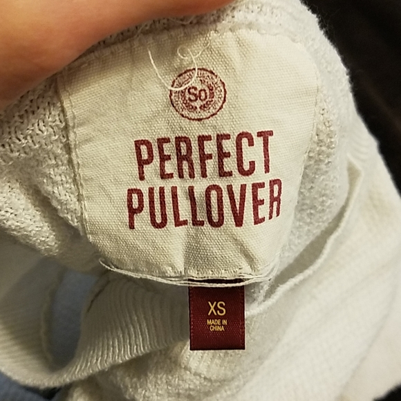 White pullover - Picture 5 of 5